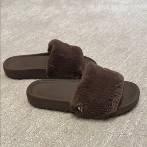 Lululemon restful Fuzzy Slide Sandals
